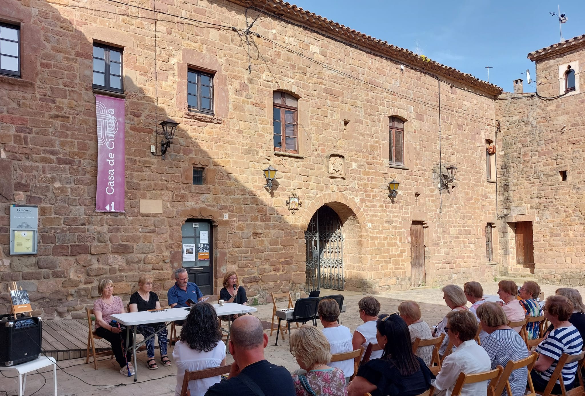 Presentat el llibre 'L'Estany canta. Onze cançons estanyenques'
